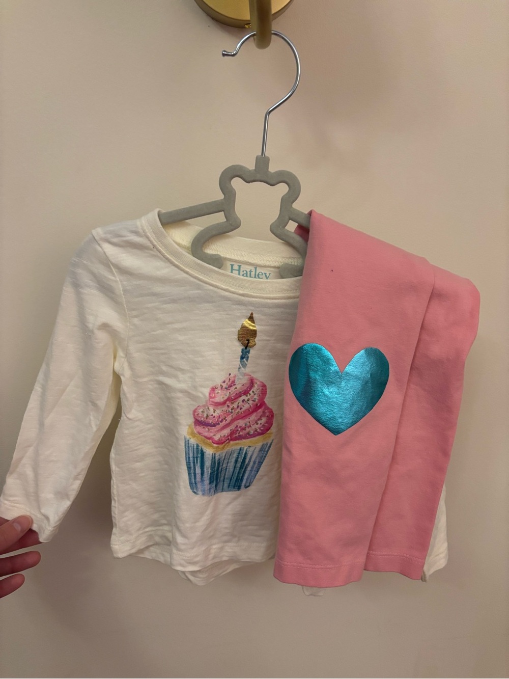 Hatley Cream Cupcake Top with Pink Leggings and Teal Metallic Heart